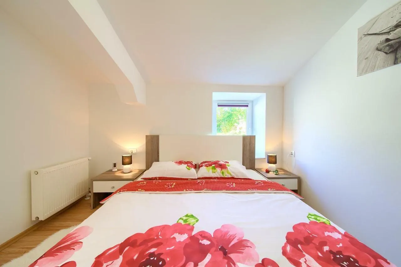 Apartments Muciceva Ravan Jurdani 0*,