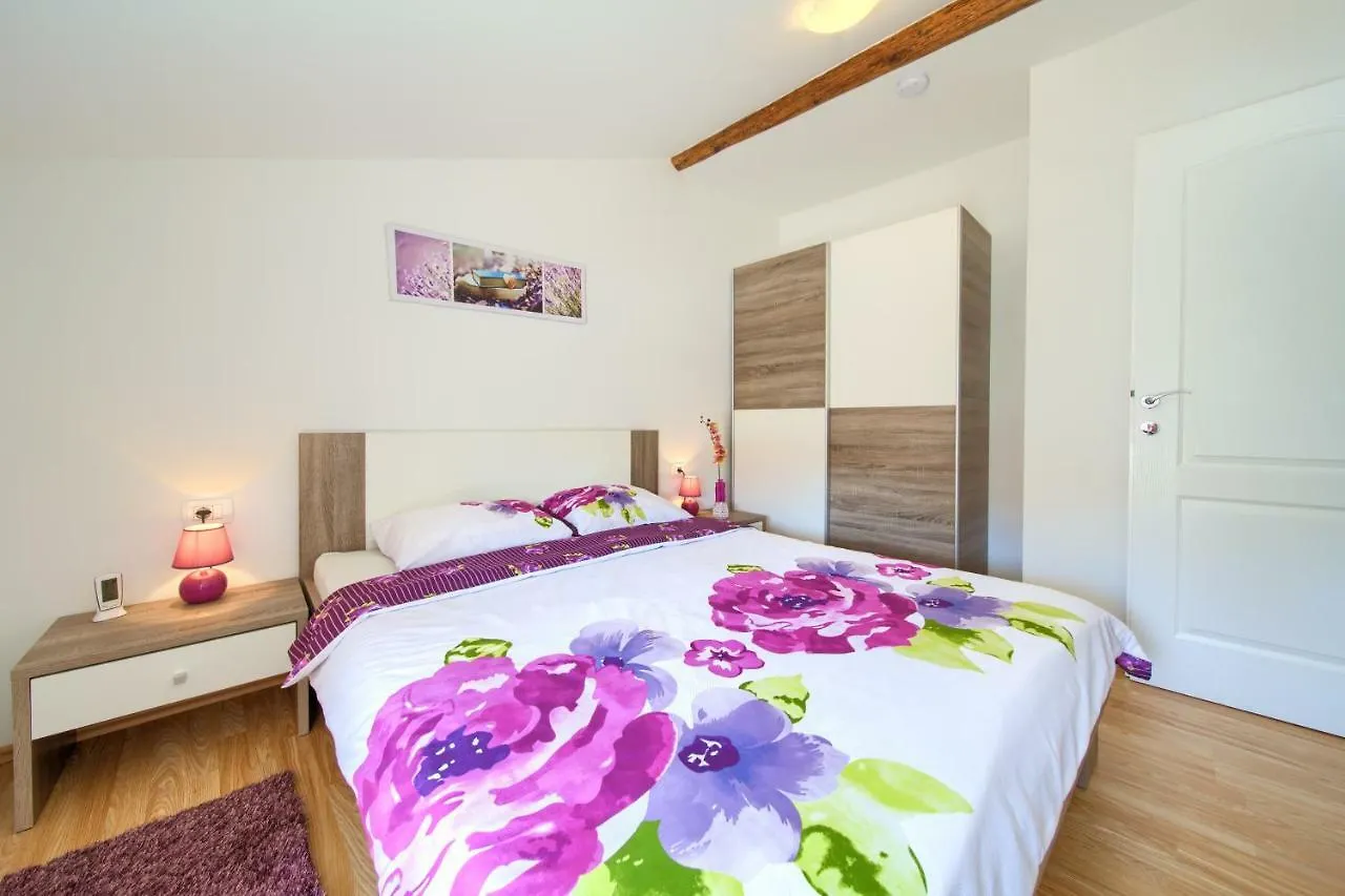 Apartments Muciceva Ravan Jurdani