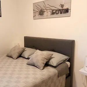 Dora Pula